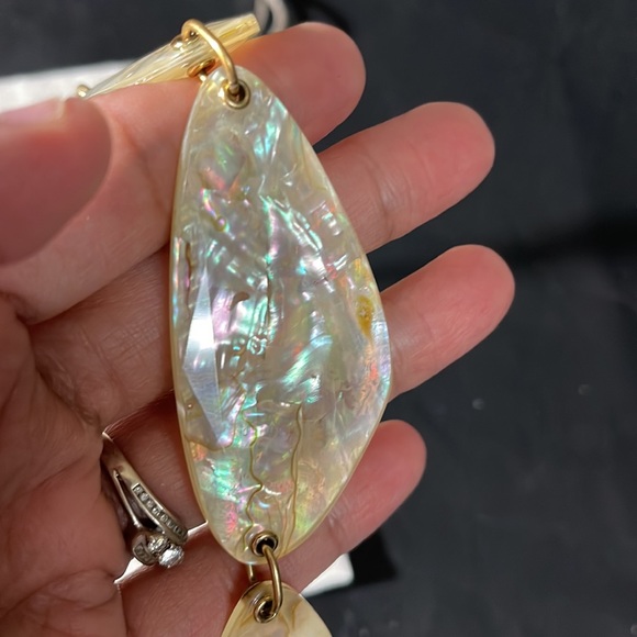 KENDRA SCOTT McKenna White Abalone Vintage Gold Tone Necklace w/Pouch NWT $168 - Picture 8 of 10